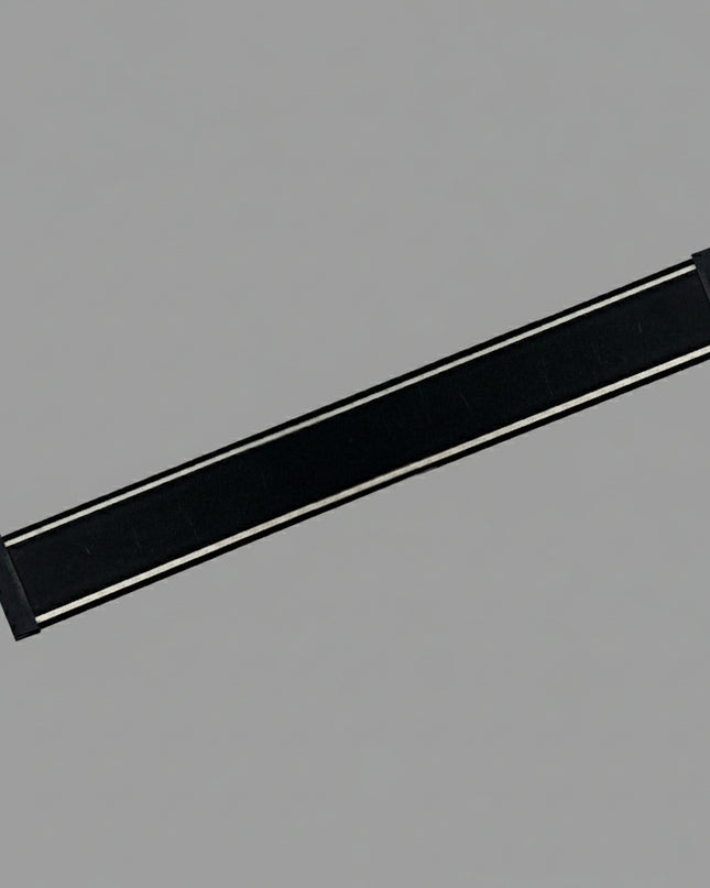 Ultrathin Magnetic Track Light Channel